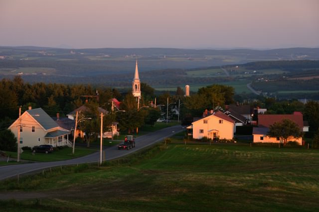 Village de Saint-Malo avec le coucher de soleil